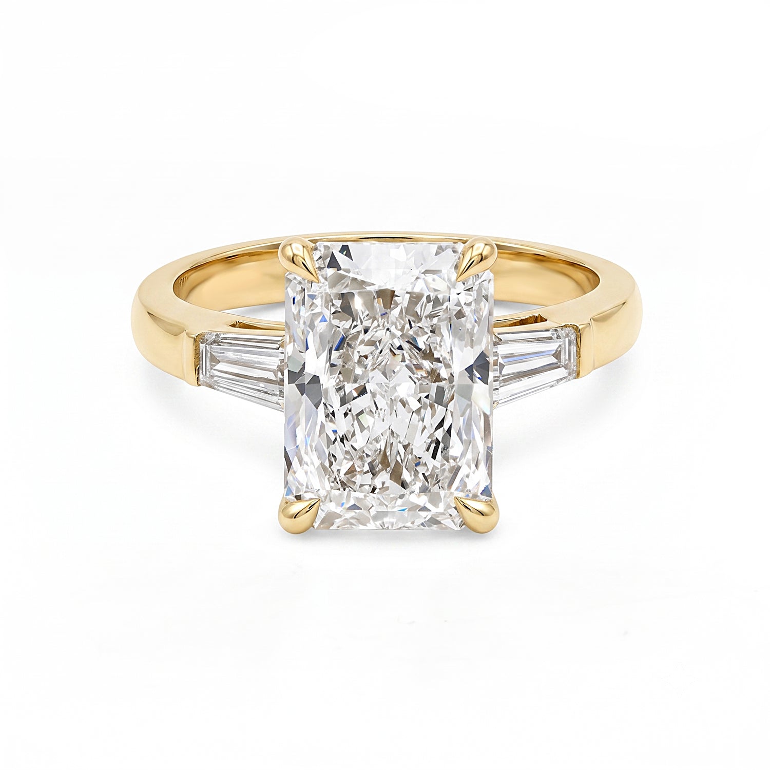 Diamonds Internationals stunnng Elara diamond engagement ring. Crafte by our master jewellers, sure to impress for  a lifetime