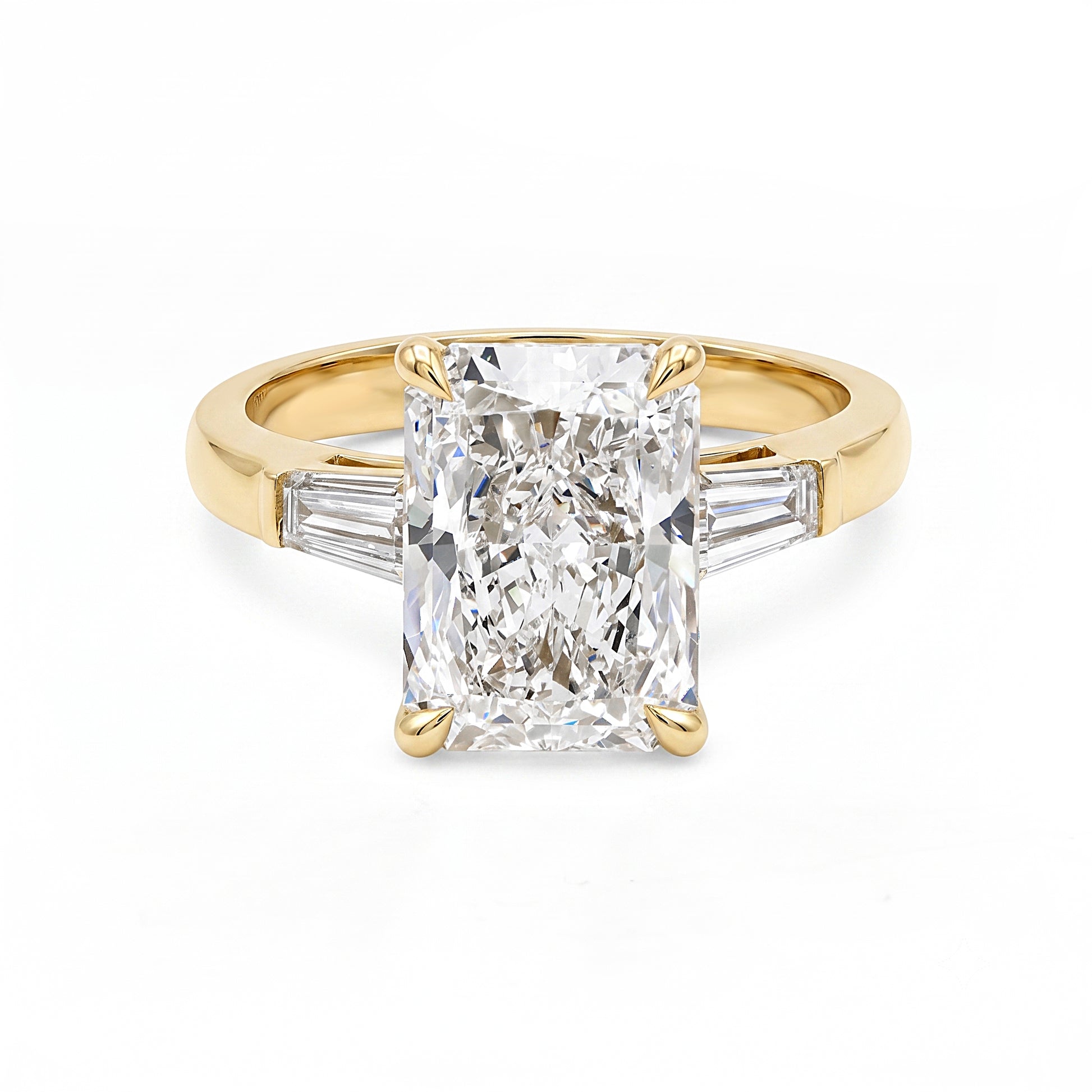 Diamonds Internationals stunnng Elara diamond engagement ring. Crafte by our master jewellers, sure to impress for  a lifetime