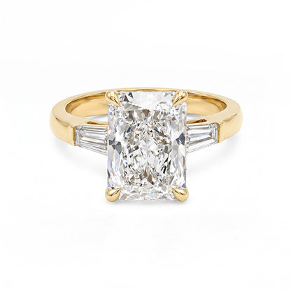 Diamonds Internationals stunnng Elara diamond engagement ring. Crafte by our master jewellers, sure to impress for  a lifetime